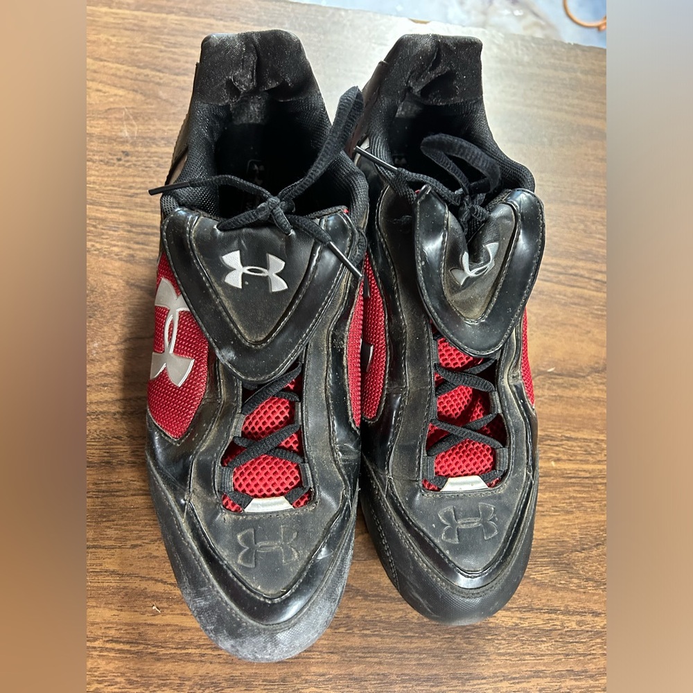 Men’s under armor cleats, size men’s says 12 but fits me I wear a 10